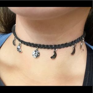 Moon phase chocker